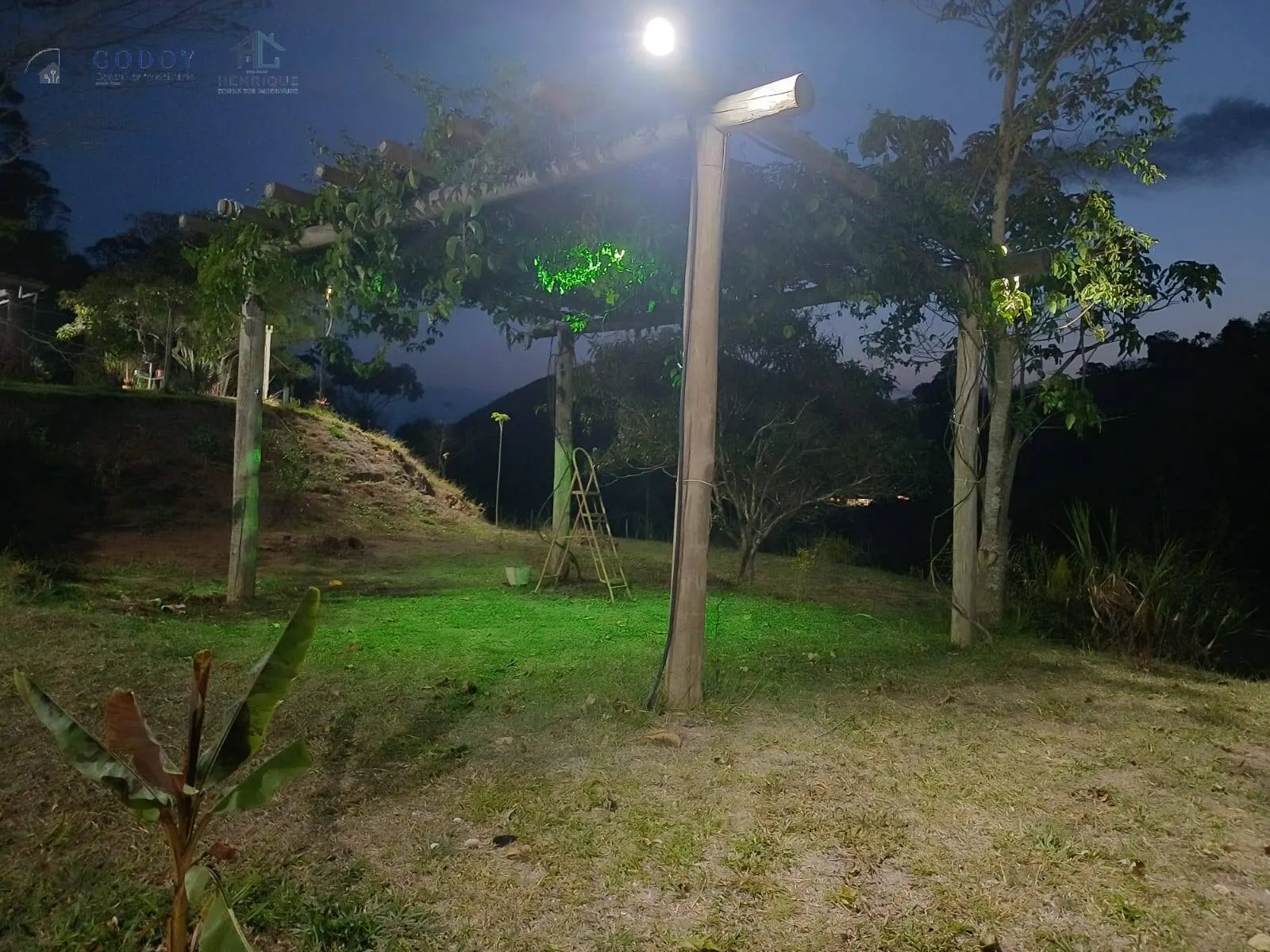 Imagem Chácara à venda 2 Quartos, 4 Vagas, 24000M², Pouso Frio, Pindamonhangaba - SP