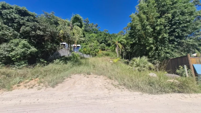 Imagem Terreno Único com Vista Deslumbrante para a Lagoa e Montanhas!