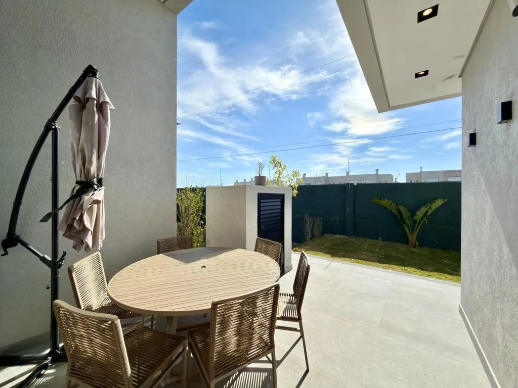 Imagem Casa em Condominio 4 Dormitórios - Bairro Centro
