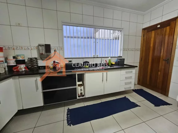 Imagem Sobrado com 3 Quartos à venda, 145m² - Campo Grande