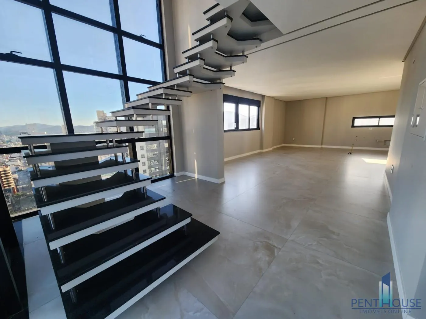 Foto do imóvel Cobertura Duplex para Venda em Balneário Camboriú, CENTRO, 3 dormitórios, 3 suítes, 4 banheiros, 3 vagas em Rua 1922, 131 - CENTRO, Balneário Camboriú - SC