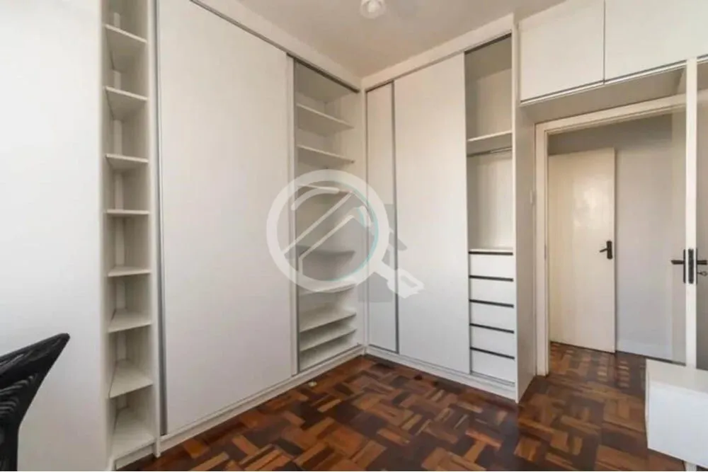 Imagem Ótimo apartamento de frente com sacada, sala com lareira e ar condicionado, dormitório com móveis...