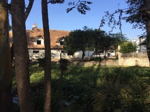 Imagem VENDA CASA EM ESTILO NORMANDO CONDOMÍNIO ARUJÁ HILLS I II com A/T 1838,23m², A/C 817,42m² e Pavimento térreo 408,71m². CONSULTE-NOS.