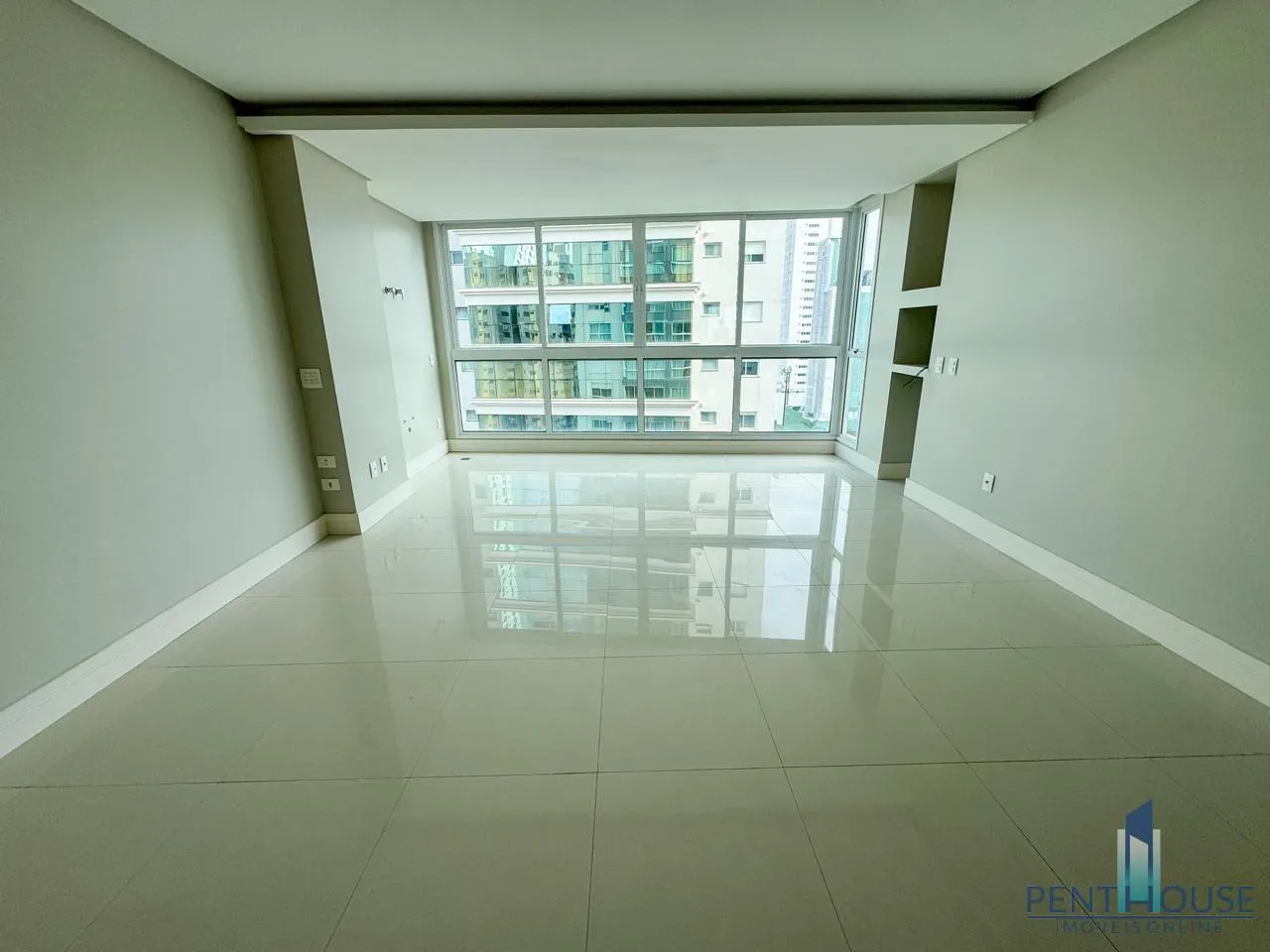 Imagem Apartamento Quadra Mar para Venda em Balneário Camboriú, CENTRO, 3 dormitórios, 3 suítes, 4 banheiros, 3 vagas