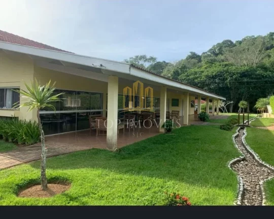 Imagem Magnifica casa cinco suítes lareira terreno de mil e quatrocentos m2 condominio fechado em Jambeiro