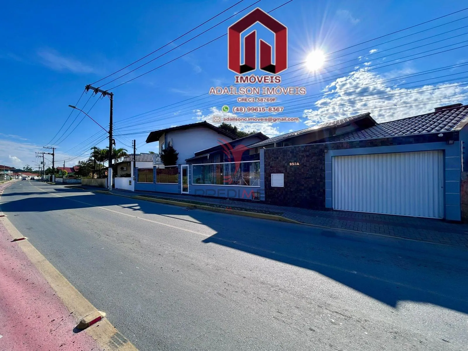 Imagem Casa Porteira Fechada à Venda em Balneário Piçarras/SC Brasil