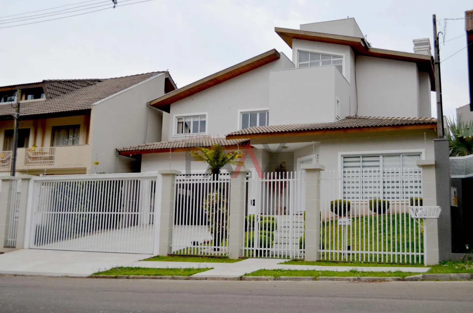 Imagem Sobrado com 4 dormitórios à venda,438.90 m , CENTRO - Gpva, GUARAPUAVA - PR