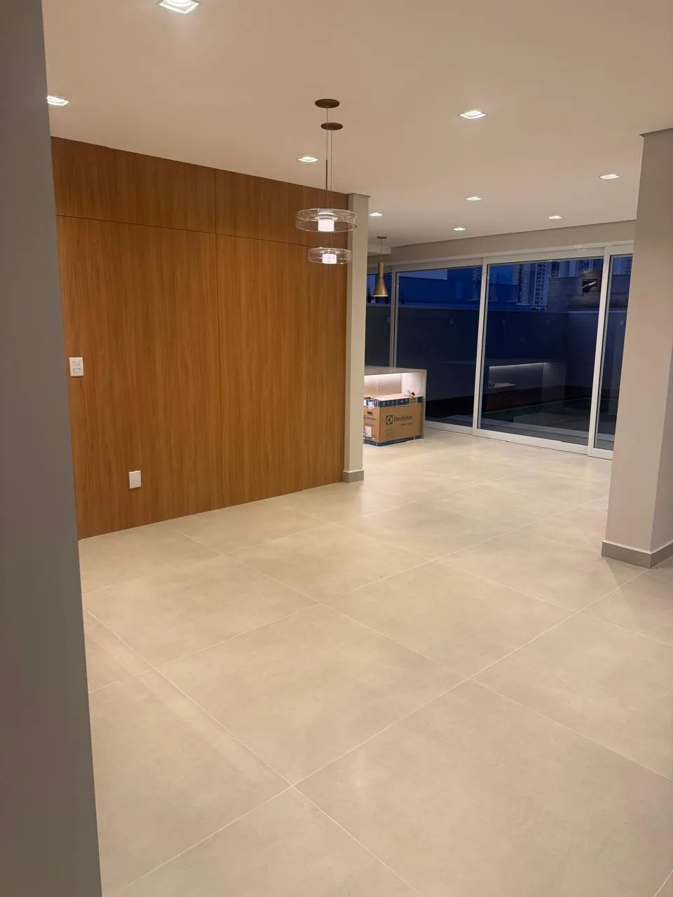 Imagem Sobrado de alto padrão à venda no Condomínio Mont Blanc, Sorocaba, com 3 suítes, piscina e 280 m²