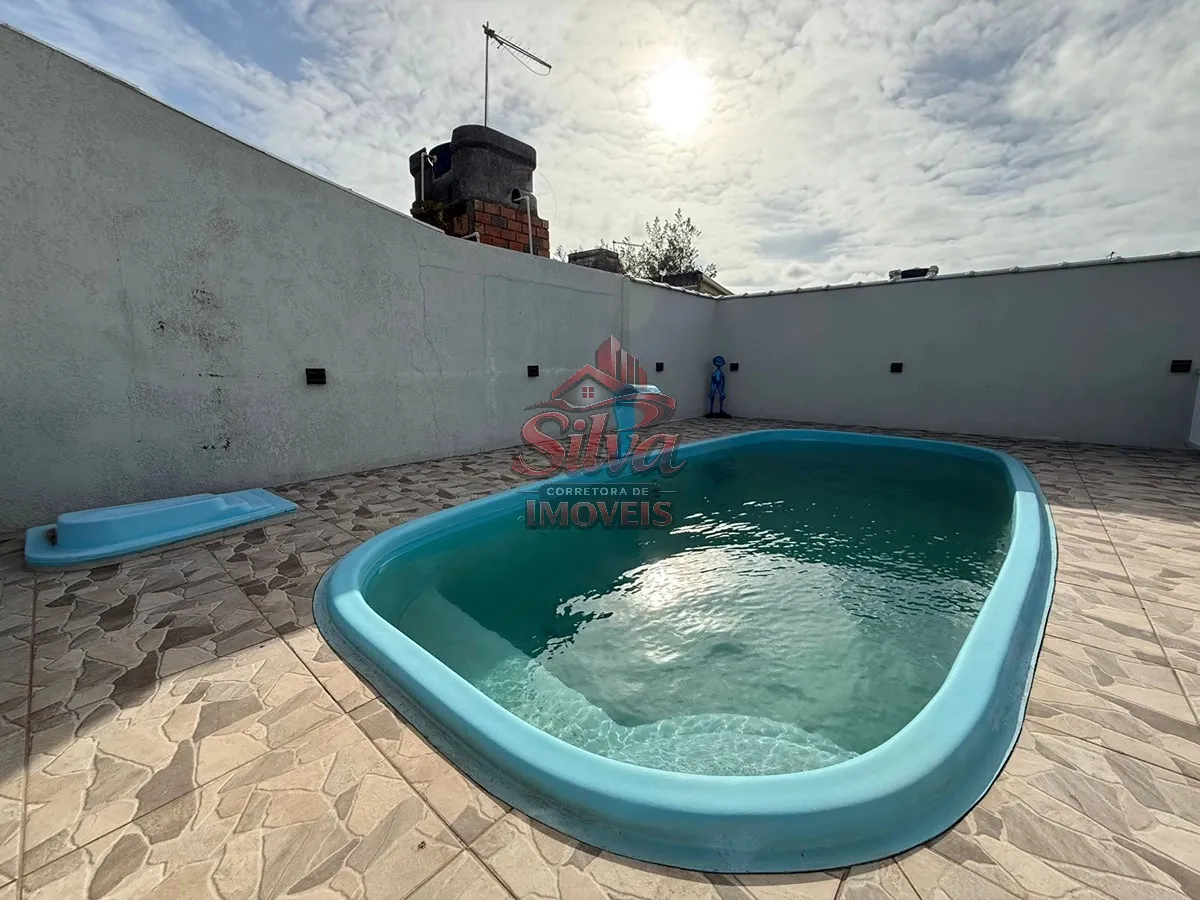 Imagem Casa 3 dormitórios com piscina a 250m do mar