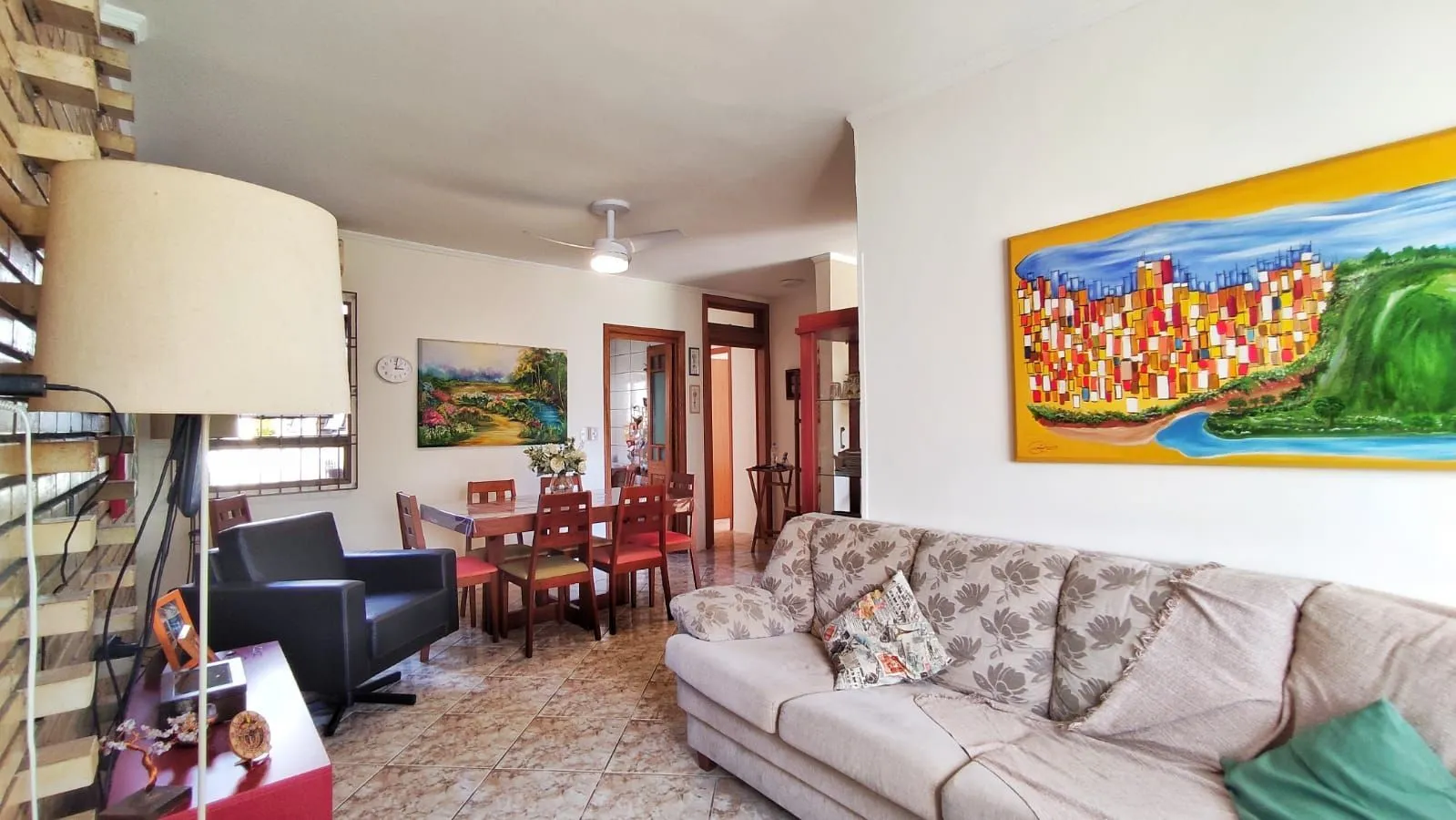 Imagem Casa com 4 Quartos e 2 banheiros e 2 Suites à Venda, 153 m² por R$ 990.000