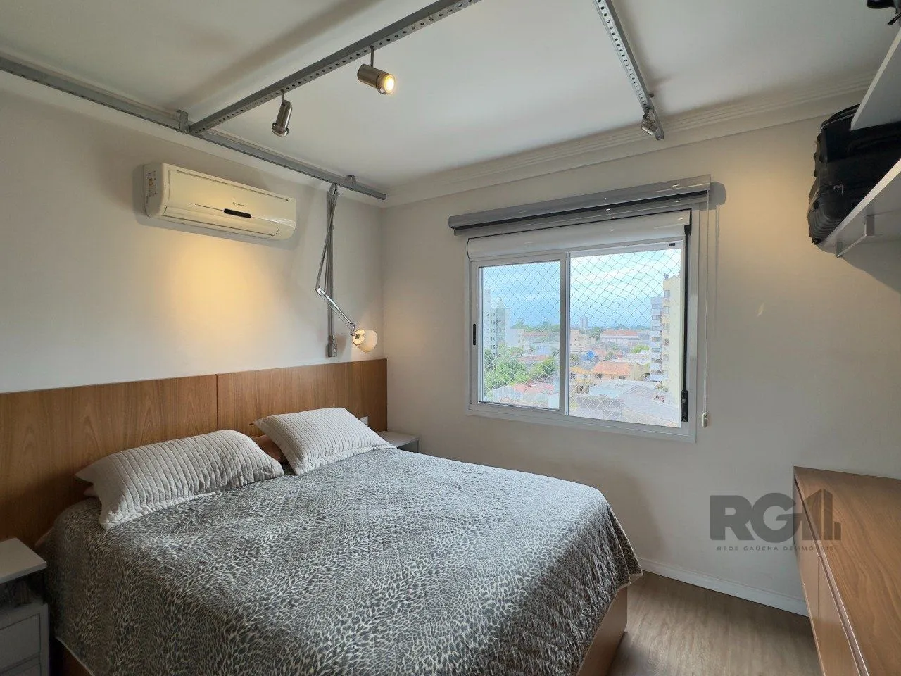 Imagem APARTAMENTO MOBILIADO COM PLANTA DIFERENCIADA E ÓTIMA LOCALIZAÇÃO