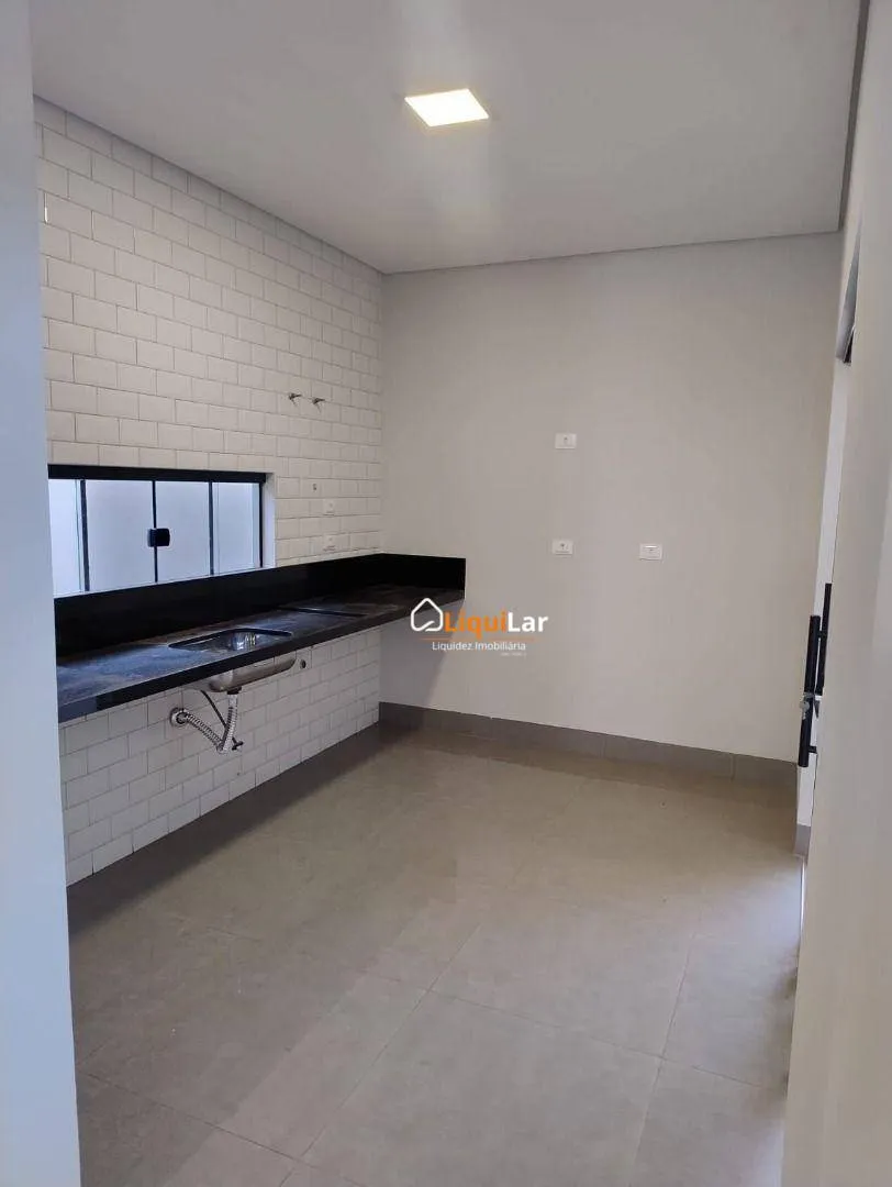 Imagem Casa Térrea à Venda no Rita Vieira com Piscina, Pé-Direito Duplo, Suíte e Área Gourmet