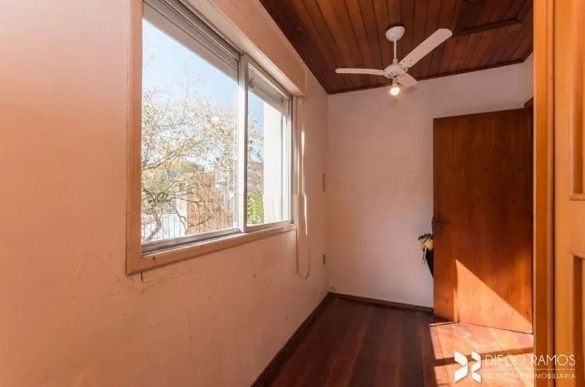 Imagem Casa para Venda - 190m², 4 dormitórios, sendo 1 suites, 2 vagas - Partenon