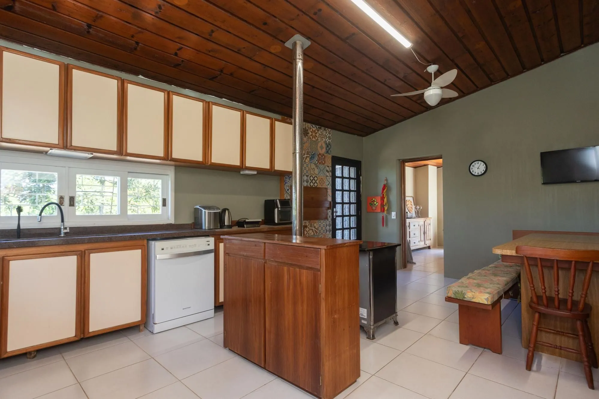Imagem Casa em Condomínio com 5 quartos, 3 vagas e 350m²