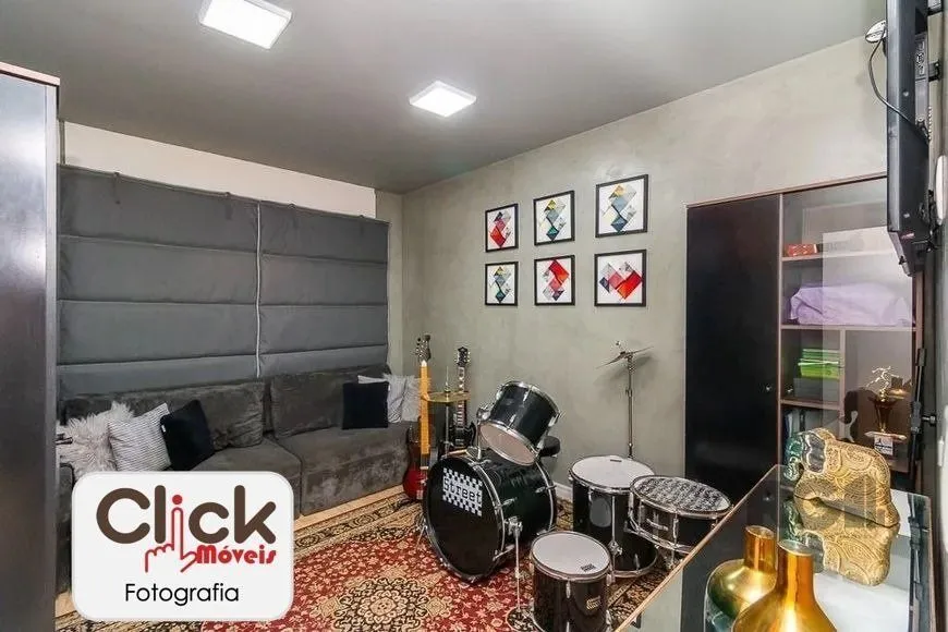 Imagem Apartamento 4 dormitórios, sendo 1 suíte, 193 m² de área privativa e 2 vaga(s) de garagem. Localizado na Rua/Av. Carlos Gomes, no bairro Auxiliadora em Porto Alegre.