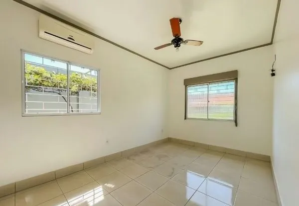 Imagem Casa no bairro Cavalhada de 3 dormitórios e 3 vagas