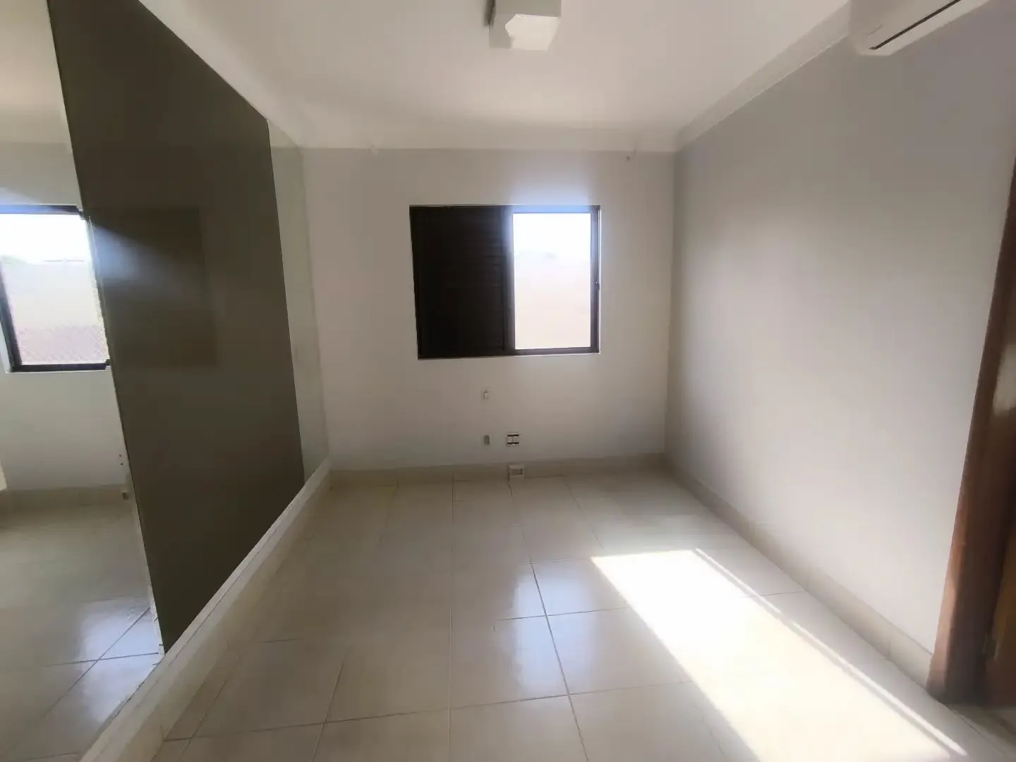 Imagem Apartamento 3/4 Sendo 2 Suites No Residencial Alexandrino