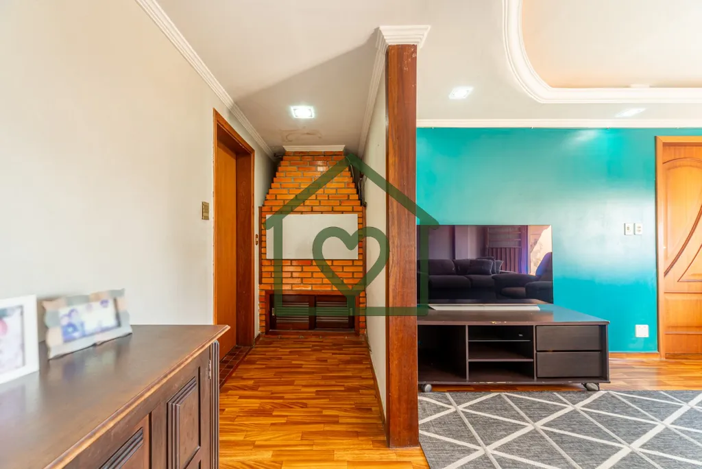 Imagem Casa Residencial com 3 pavimentos no bairro Sarandi com 290m² distribuída da seguinte maneira: 2 l...