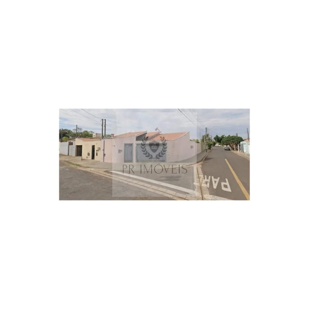 Foto do imóvel Casa à venda em Araraquara-SP: 2 quartos, 1 suíte, 2 salas, 3 banheiros, 5 vagas de garagem e 180m² de área no Jardim Maria Luiza!