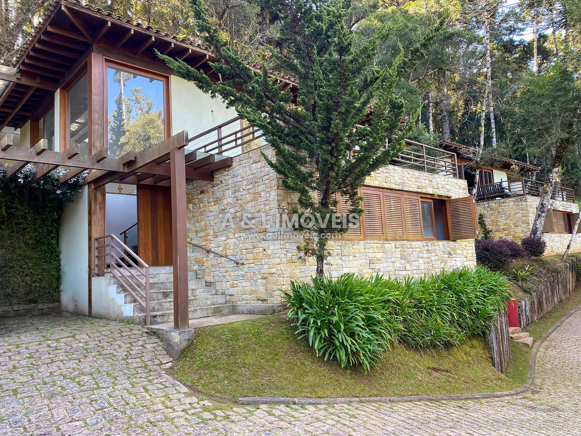 Imagem Casa em condomínio fechado | 5 suítes | lareira | Campos do Jordão