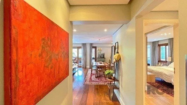 Imagem Apartamento de 200m², 4 quartos, 1 suíte e 4 vagas - Moinhos de Vento