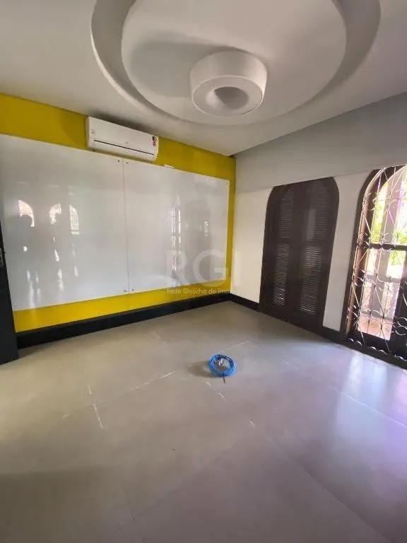 Imagem Excelente Casa Comercial Reformada Para comprar - Partenon - Porto Alegre/RS