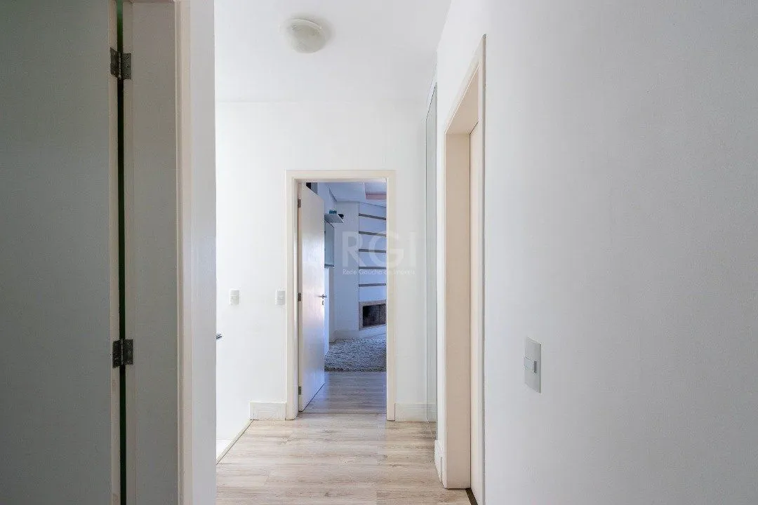 Imagem Casa Condominio para Venda - 245.29m², 3 dormitórios, sendo 1 suites, 2 vagas - Pedra Redonda