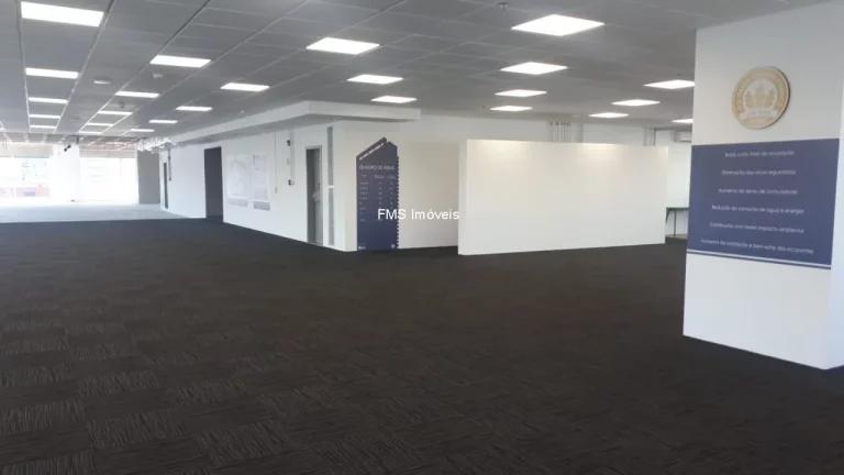 Imagem Conjunto comercial com 1180m² na Chácara Santo Antônio.