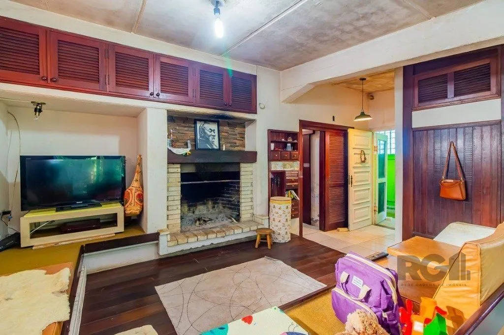Imagem Casa de 4 dormitórios no bairro Belém Novo