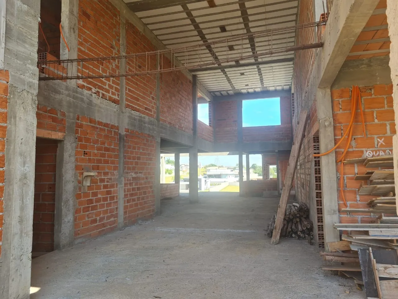 Imagem Casa em Construção no Condomínio Fazenda Alta Vista - 752m² de Área Construída e 6 Suítes