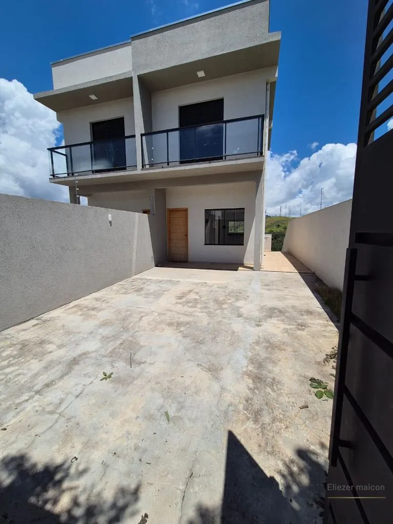 Foto do imóvel Sobrado à Venda com 2 suítes no bairro Jardim Florença, em Poços de Caldas - MG