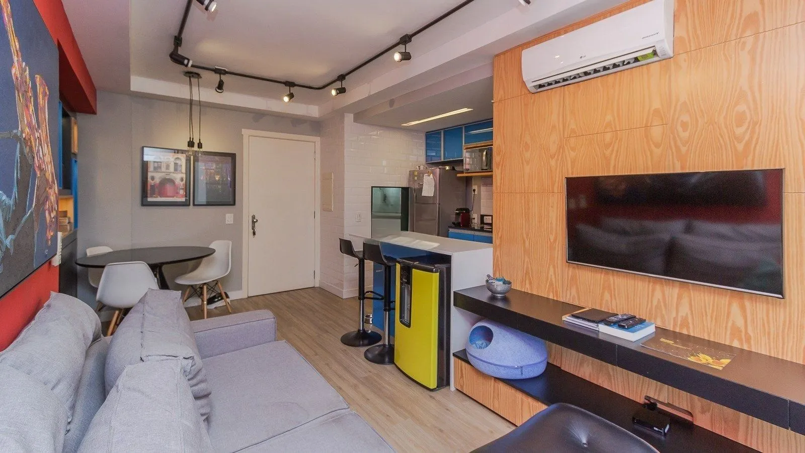 Imagem Apartamento 2 dormitórios, 1 suíte, 2 vagas, Petrópolis, Porto Alegre.