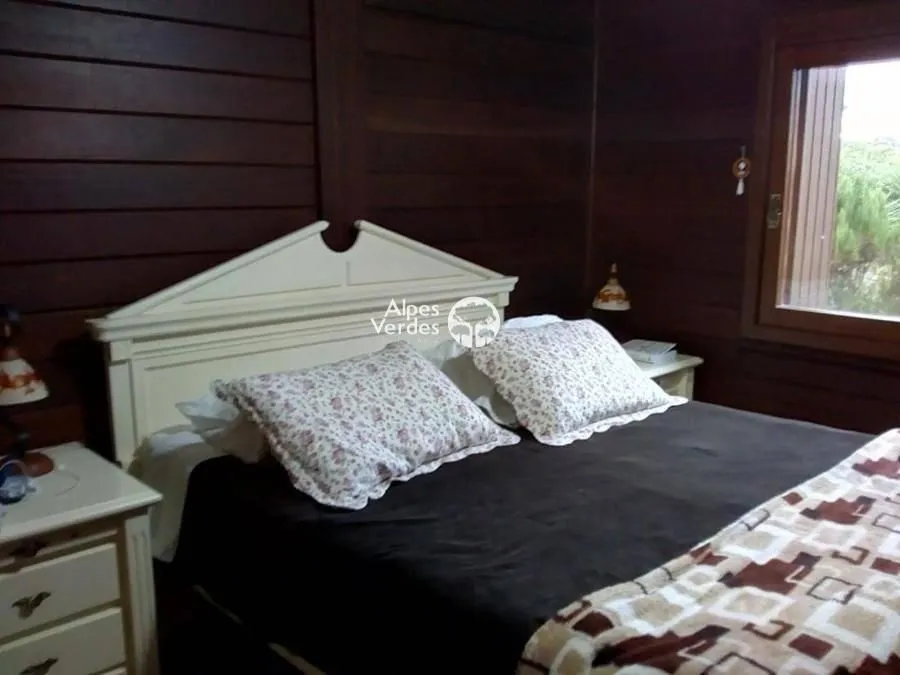 Imagem Vende-se Casa em Condominio com 3 suites a 5 minutos da Rua Coberta
