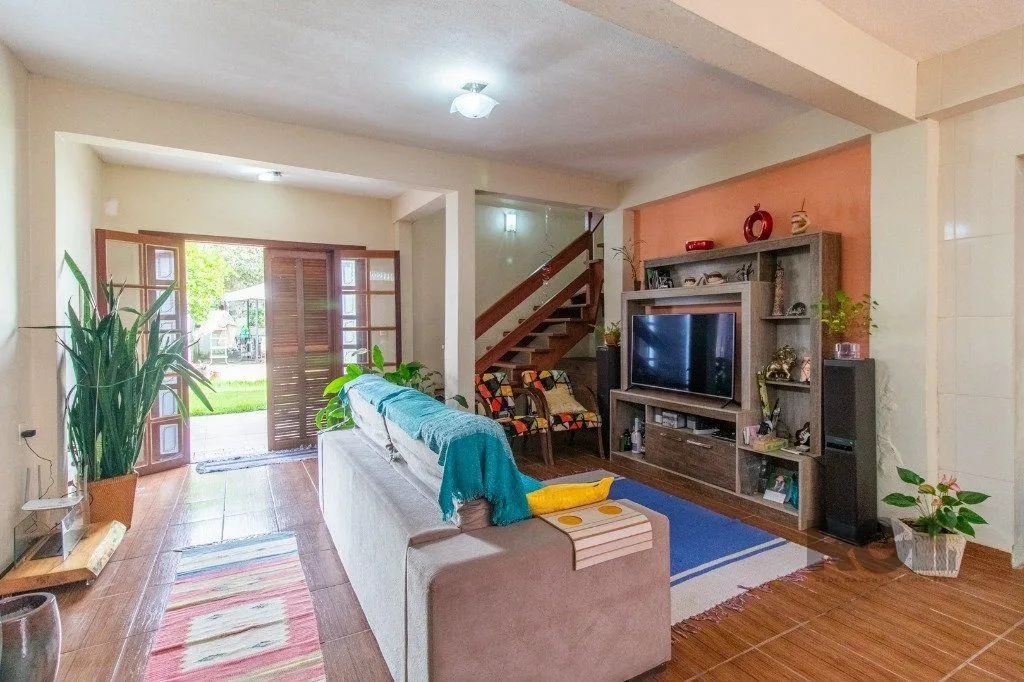 Imagem Casa com 3 dormitórios e 3 vagas no bairro Santa Tereza