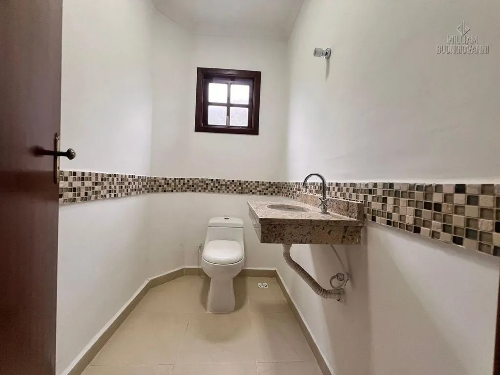 Imagem Sobrado em Praia Grande, com 2 dormitórios, ambos suítes, totalizando 132m².