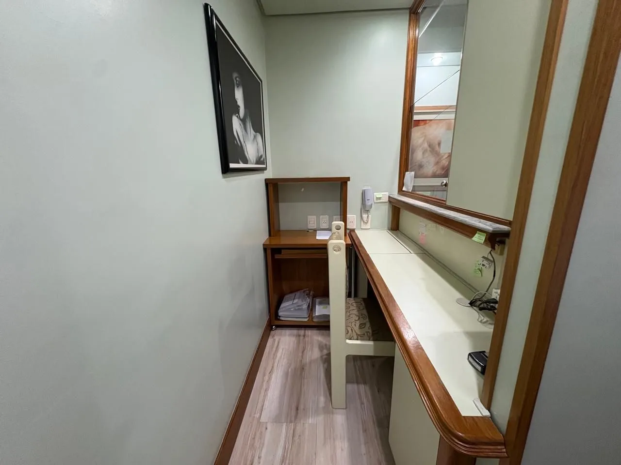 Imagem Sala comercial no bairro Três figueiras