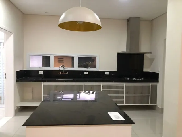 Imagem Magnífico sobrado, em estilo moderno, no Lago Azul Residencial e Golfe Clube com 550m².