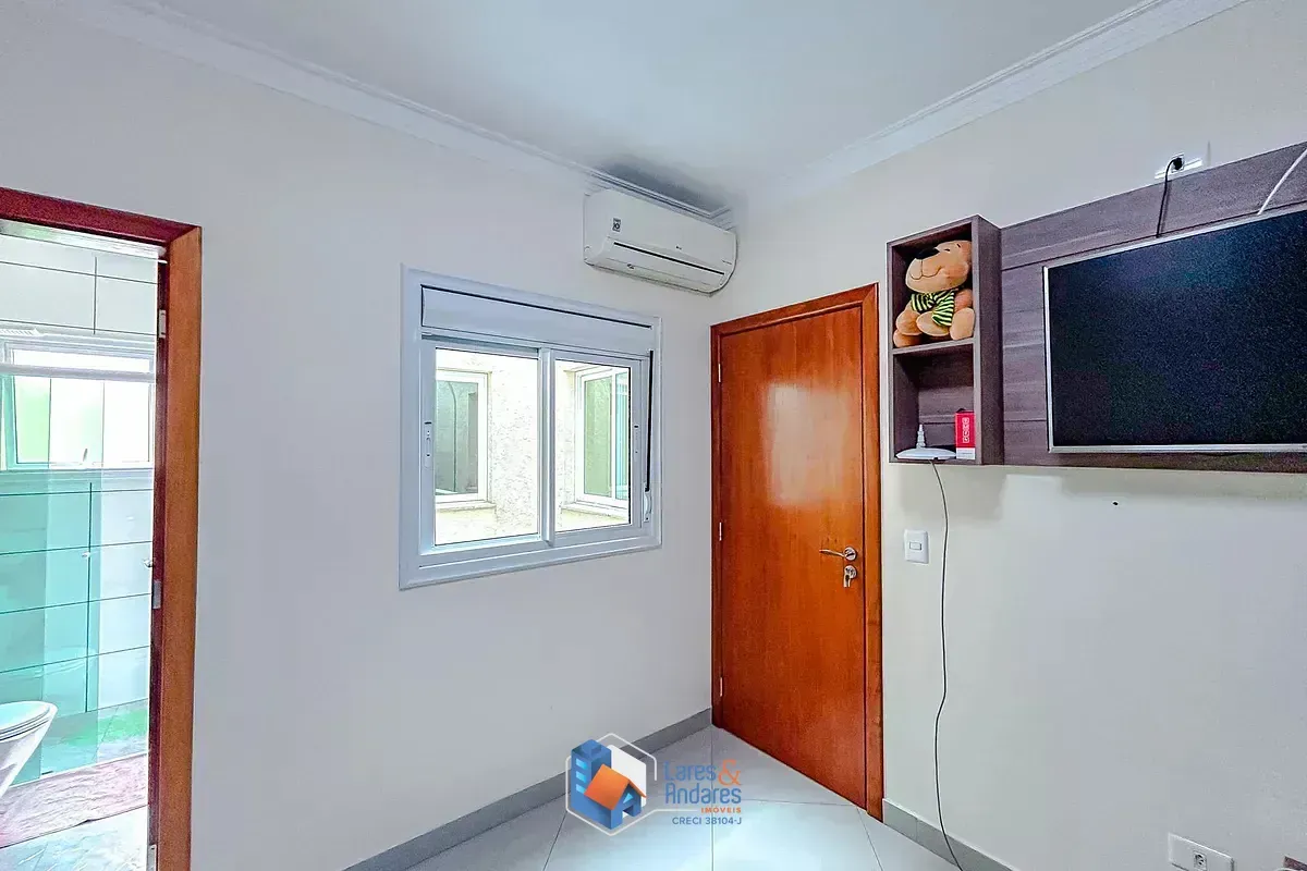 Imagem Casa para venda em Penha de França com 4 quartos, sendo 4 suítes, 212m²