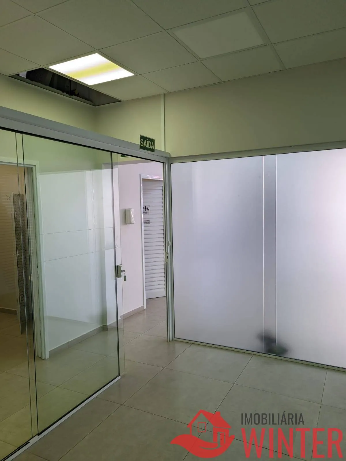 Imagem Sala de esquina terrea com 210m2