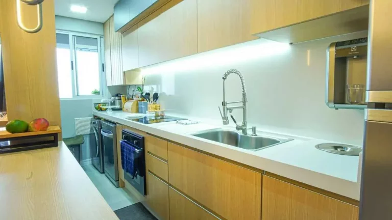 Imagem Apartamento com 3 dormitórios sendo 1 suíte e 2 vagas de garagem no Bairro São João em Itajaí