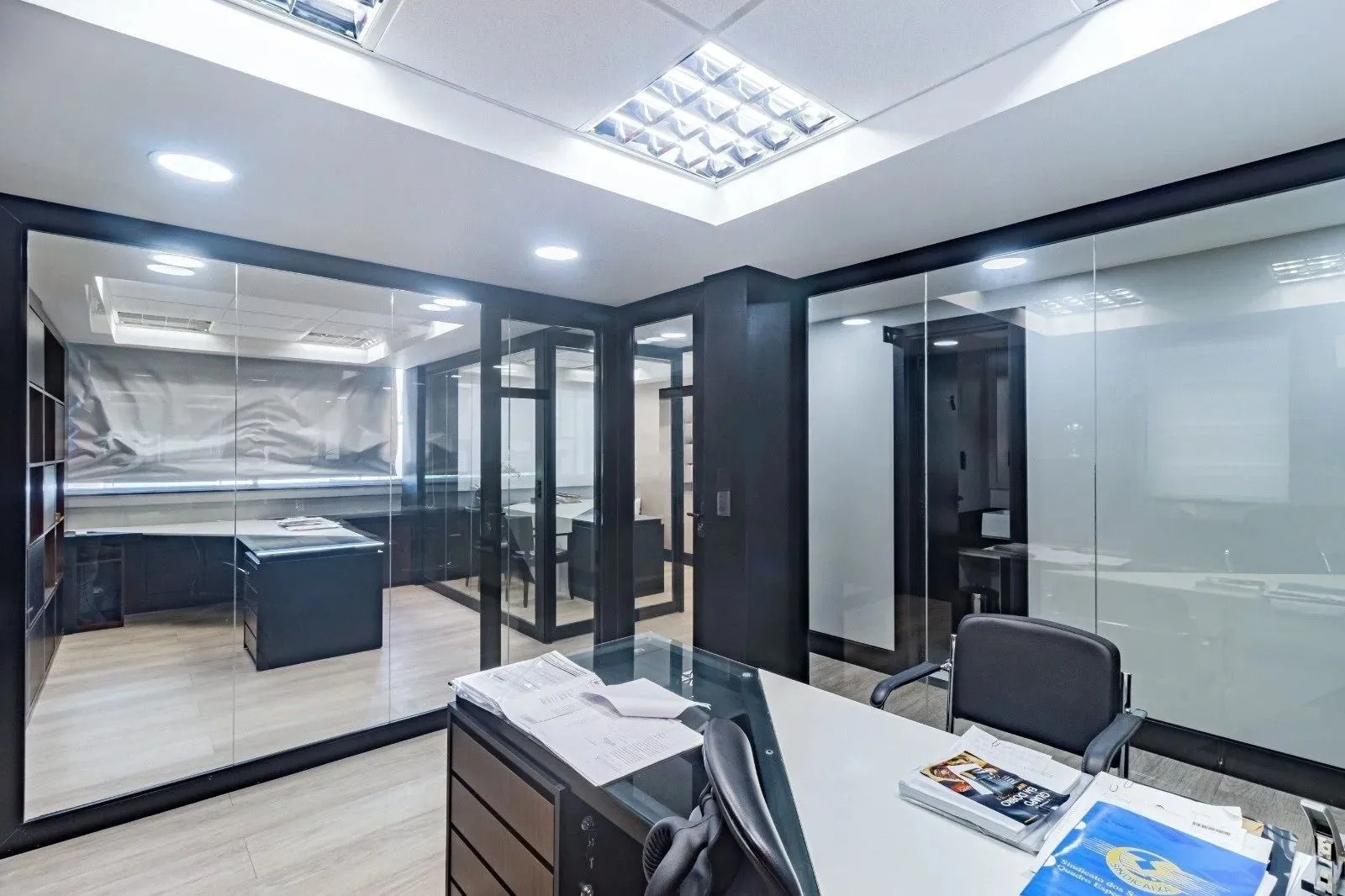 Imagem Sala/Conjunto Comercial com 4 vagas e 218m²