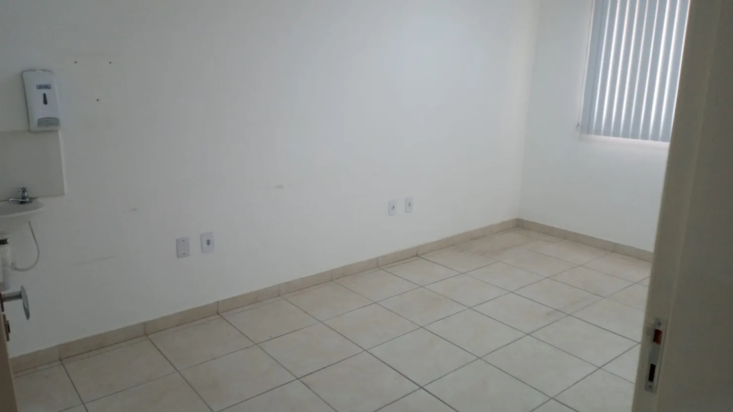 Imagem Comercial à venda 4 Quartos, 1 Vaga, 156.4M², Parque São Domingos, Pindamonhangaba - SP