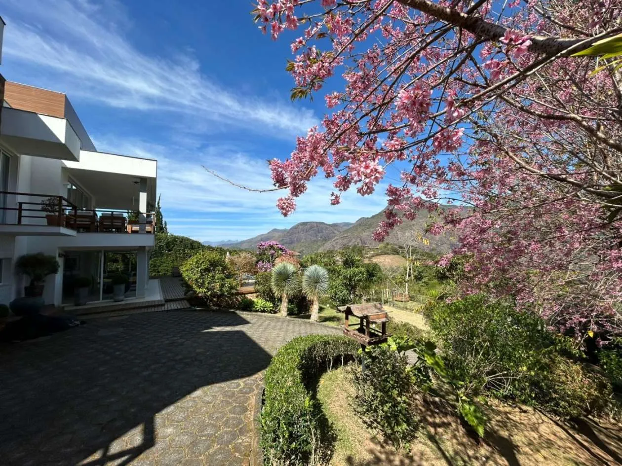 Imagem Casa em Condomínio para Venda em Petrópolis / RJ no bairro Araras