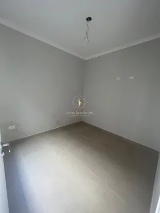 Imagem Casa a venda em Guaratuba a 50 metros do mar, em rua asfaltada, com piscina, churrasqueira, fino acabamento.