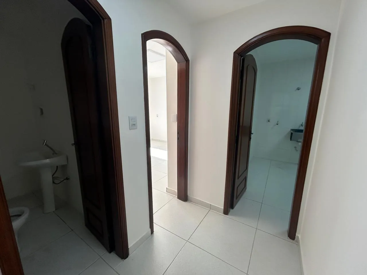 Imagem Residência Espaçosa e Moderna no Jardim Vergueiro: Três Quartos, Suíte e Ampla Área Externa