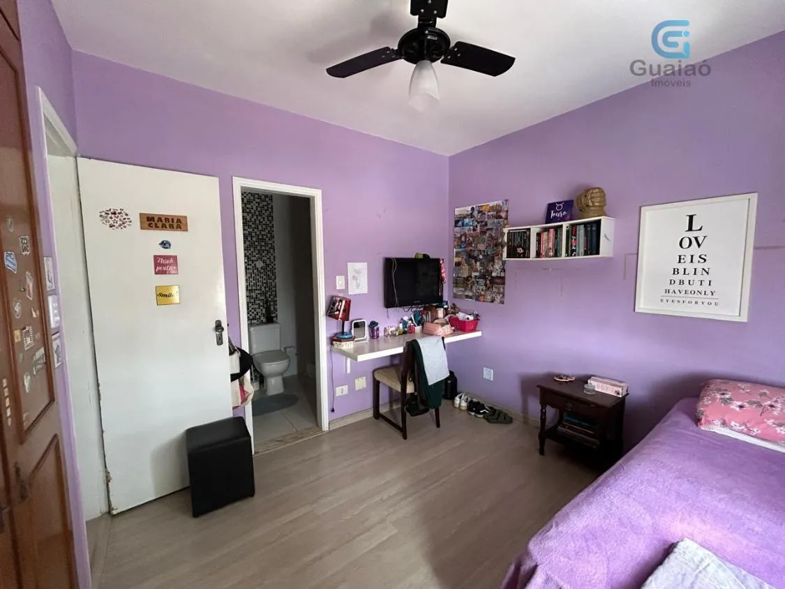 Imagem Vendo Amplo Apartamento 03 dormitórios, 01 Suíte, Dependência de Serviço Completa e Garagem demarcada, Frente para a rua, no Boqueirão, Santos