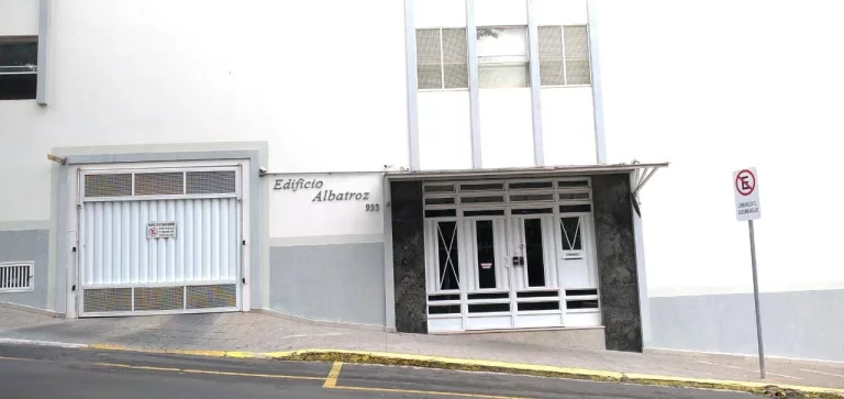 Imagem Excelente apartamento no centro da cidade, com ampla varanda e vista privilegiada, com sala 03 ambie...