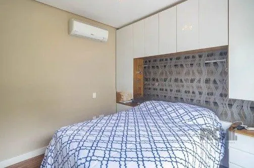 Imagem Casa impecável e mobiliada, com 3 niveis, possui 3 dormitórios sendo 1 suíte, 4 banheiros