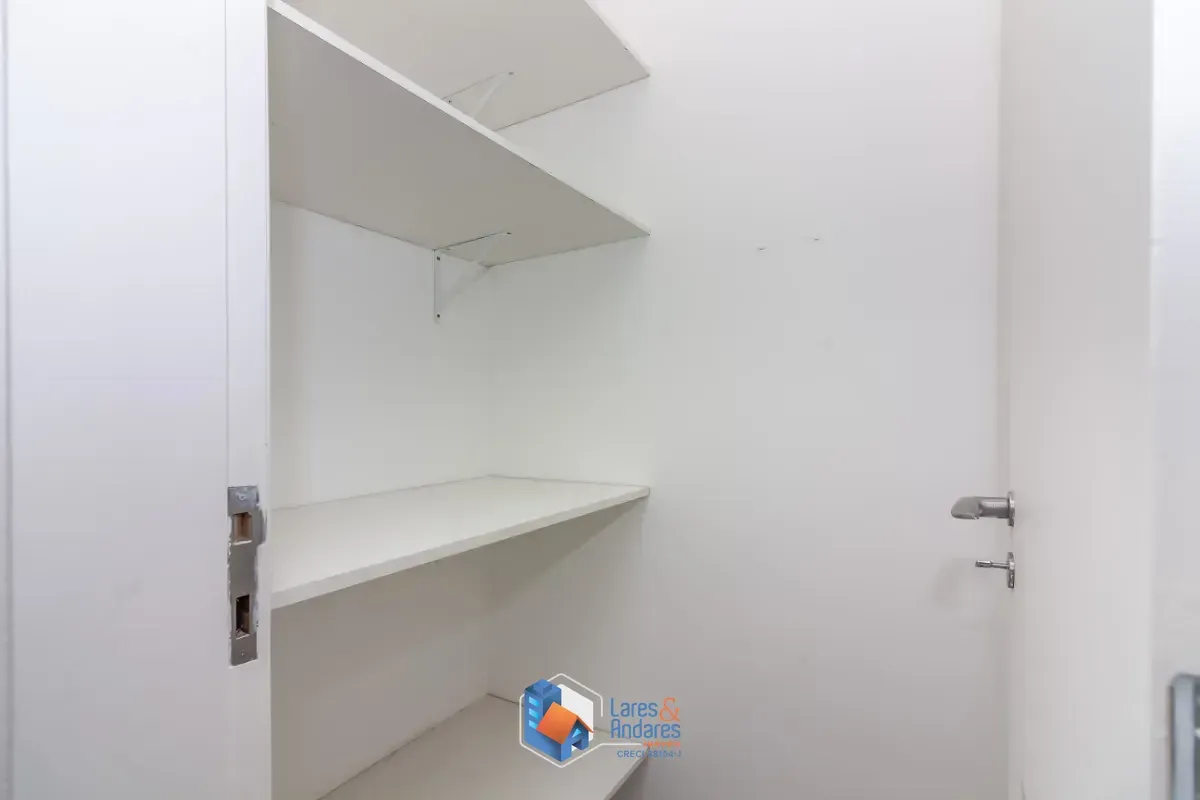 Imagem Casa no condomínio Condomínio Stephanie para venda com 4 quartos, sendo 2 suítes, 315m²