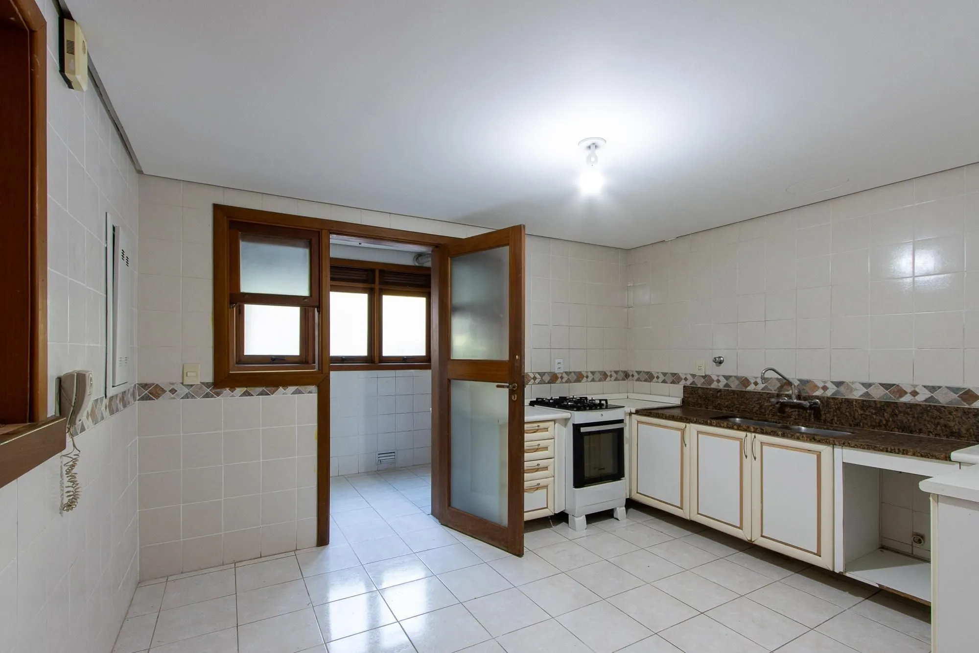 Imagem Apartamento bairro Cavalhada com 03 dormitórios, gabinete e 2 vagas 134,35m2 privativos!